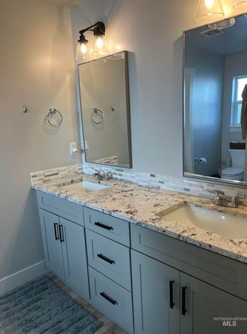 808 Adell Ave, Filer, ID 83328