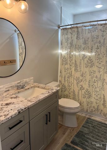 808 Adell Ave, Filer, ID 83328