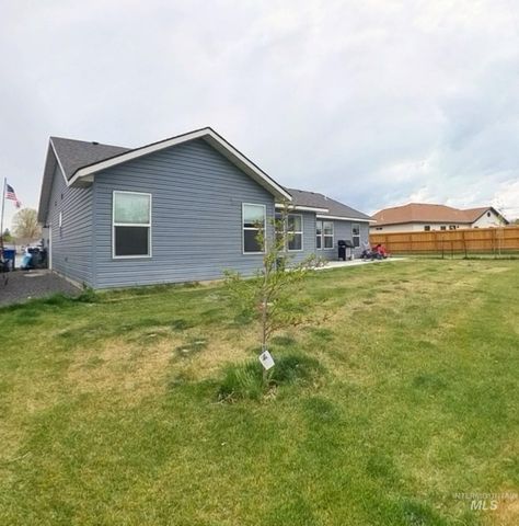 808 Adell Ave, Filer, ID 83328