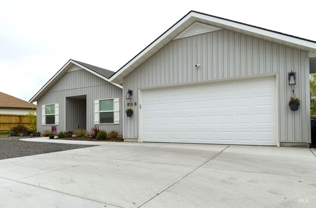808 Adell Ave, Filer, ID 83328
