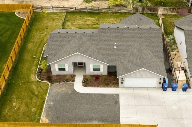 808 Adell Ave, Filer, ID 83328
