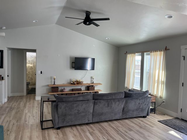 808 Adell Ave, Filer, ID 83328