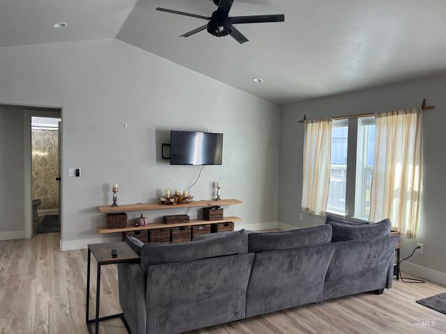 808 Adell Ave, Filer, ID 83328