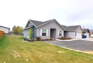 808 Adell Ave, Filer, ID 83328