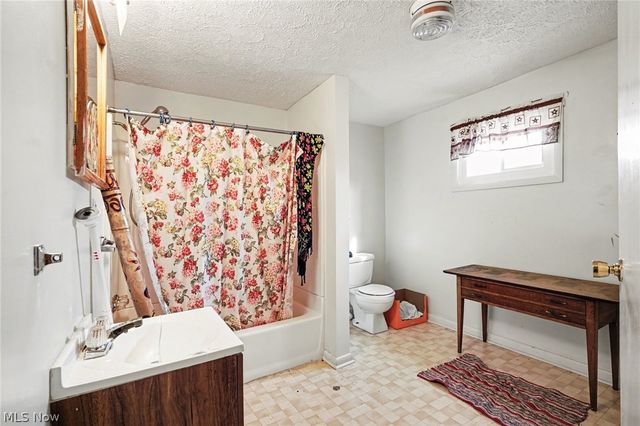 2204 Harmon Avenue, Niles, OH 44446