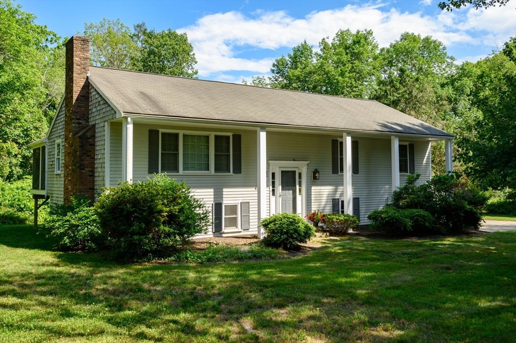 11 Williamsburg Ln, Scituate, MA 02066