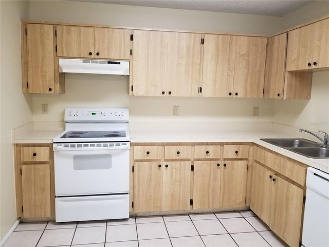 8202 BROWARD PLACE, Temple Terrace, FL 33637