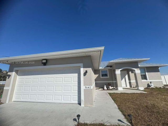 9042 E Broad Circle, La Belle, FL 33935