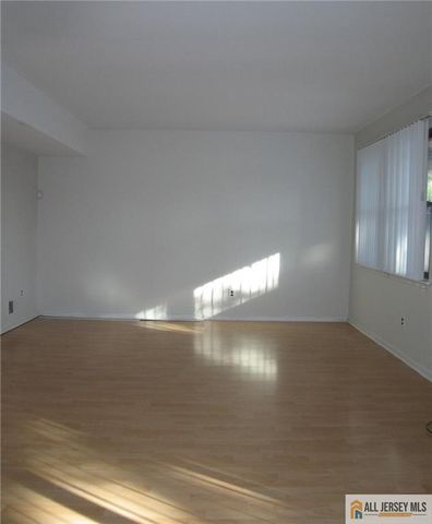 6107 N Oaks Boulevard, North Brunswick, NJ 08902