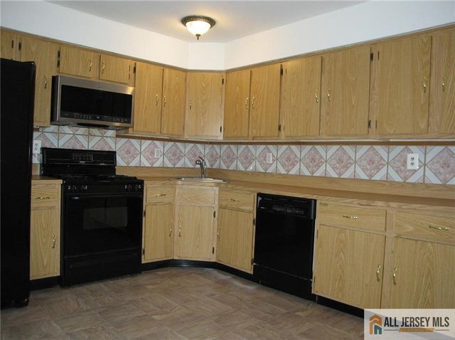 6107 N Oaks Boulevard, North Brunswick, NJ 08902