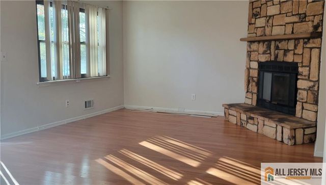 6107 N Oaks Boulevard, North Brunswick, NJ 08902