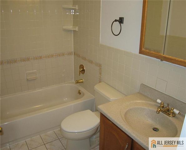 6107 N Oaks Boulevard, North Brunswick, NJ 08902