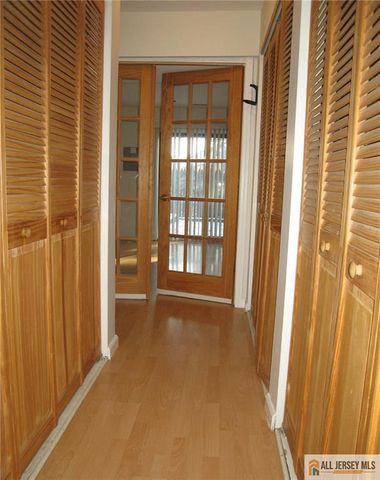 6107 N Oaks Boulevard, North Brunswick, NJ 08902