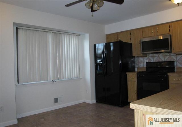 6107 N Oaks Boulevard, North Brunswick, NJ 08902