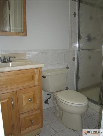 6107 N Oaks Boulevard, North Brunswick, NJ 08902