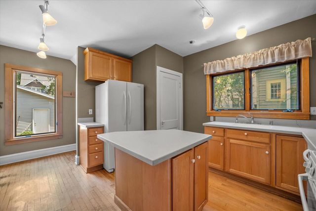 3314 N Newhall STREET, Milwaukee, WI 53211