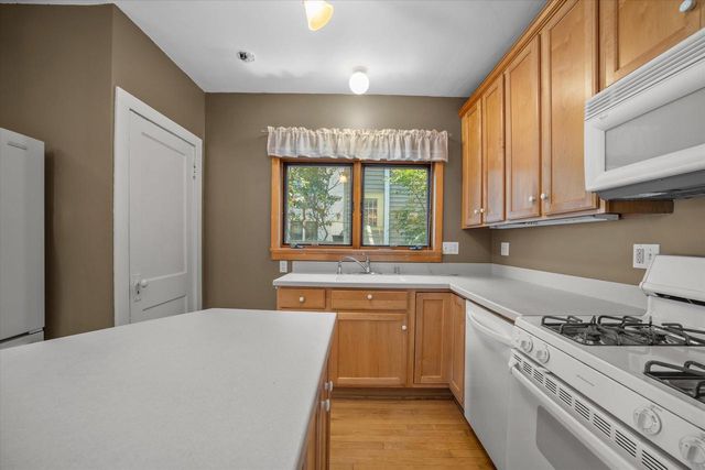 3314 N Newhall STREET, Milwaukee, WI 53211