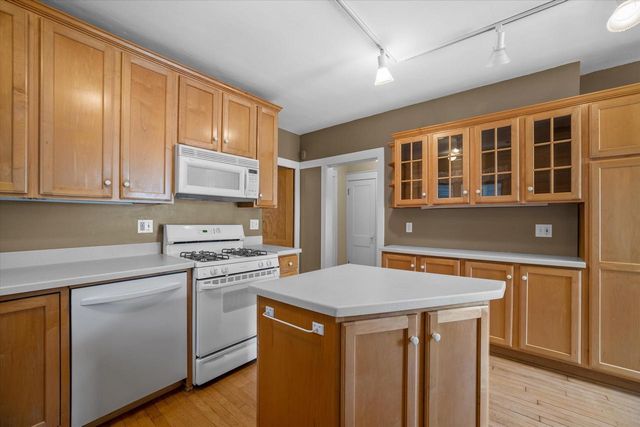 3314 N Newhall STREET, Milwaukee, WI 53211