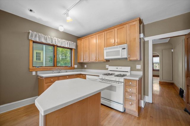 3314 N Newhall STREET, Milwaukee, WI 53211