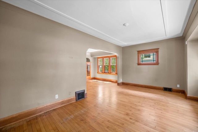 3314 N Newhall STREET, Milwaukee, WI 53211