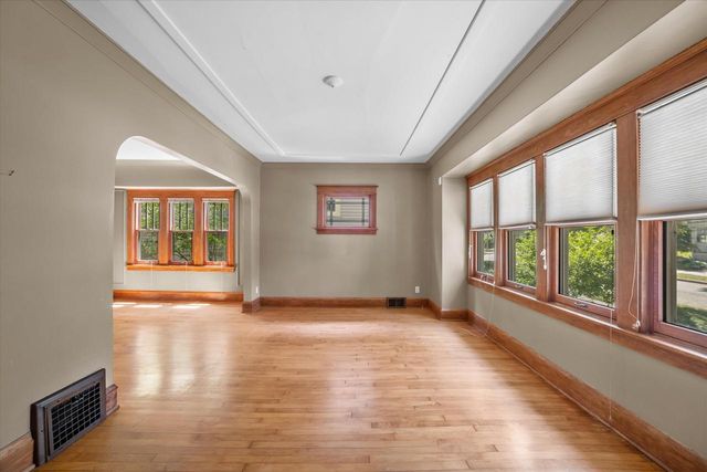 3314 N Newhall STREET, Milwaukee, WI 53211