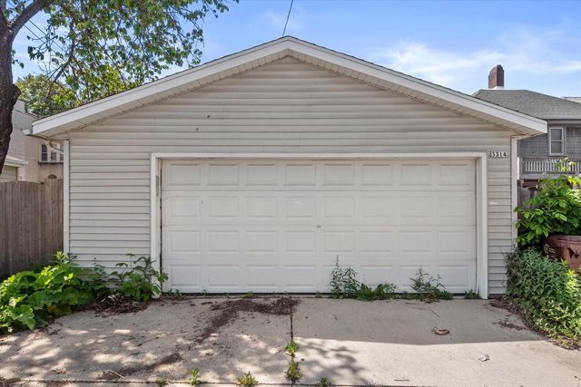 3314 N Newhall STREET, Milwaukee, WI 53211