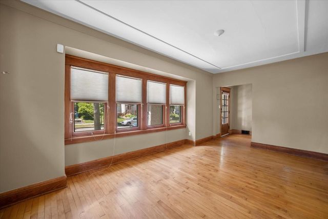 3314 N Newhall STREET, Milwaukee, WI 53211