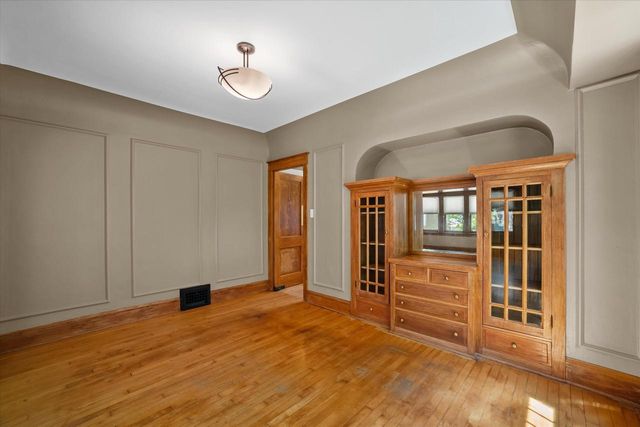 3314 N Newhall STREET, Milwaukee, WI 53211