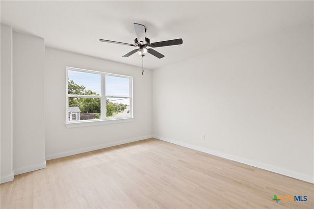 1204 S Martin Luther King Jr Lane B, Temple, TX 76501