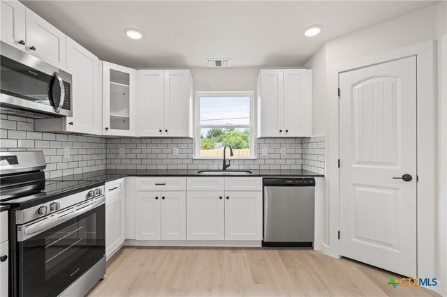 1204 S Martin Luther King Jr Lane B, Temple, TX 76501