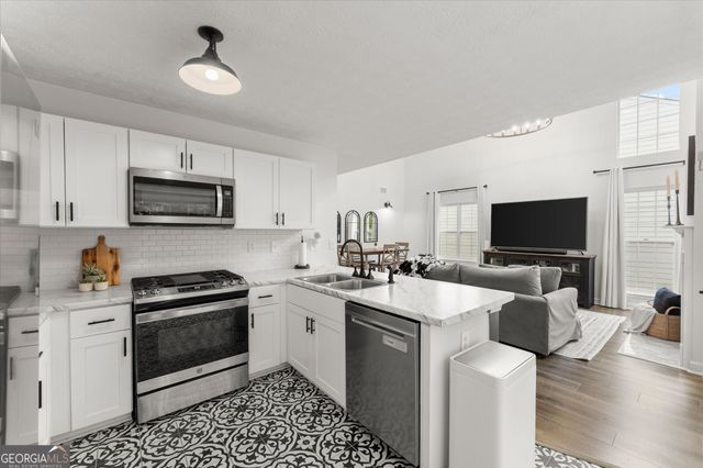 4330 Thorngate Lane, Acworth, GA 30101