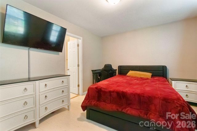 5541 Peachwood Drive, Charlotte, NC 28216