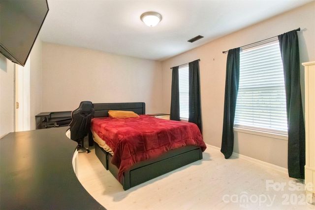 5541 Peachwood Drive, Charlotte, NC 28216