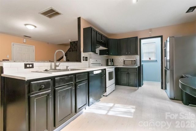 5541 Peachwood Drive, Charlotte, NC 28216