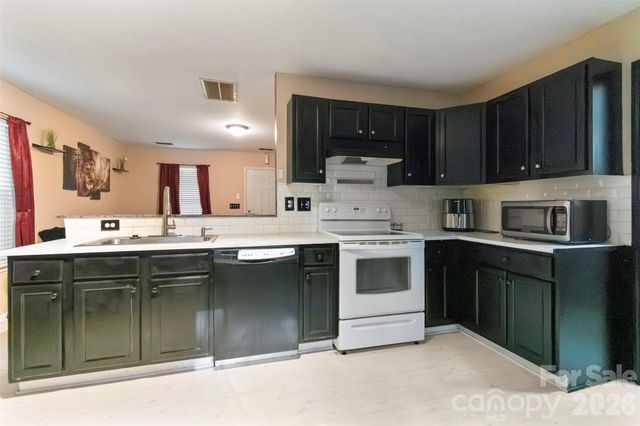 5541 Peachwood Drive, Charlotte, NC 28216