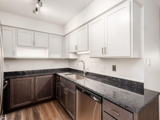 406 Edinburgh Road, Dublin, OH 43017