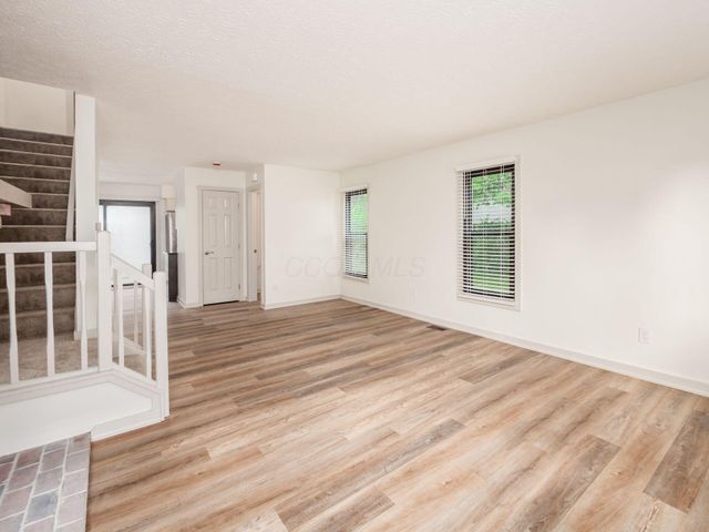 406 Edinburgh Road, Dublin, OH 43017
