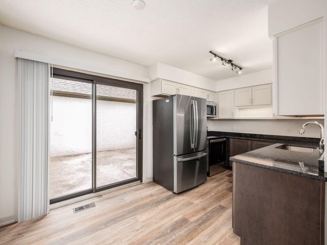 406 Edinburgh Road, Dublin, OH 43017