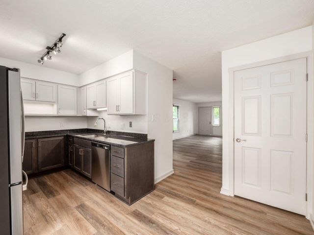 406 Edinburgh Road, Dublin, OH 43017