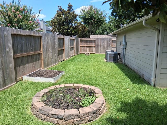 17010 Poplar Hill Street, Houston, TX 77095