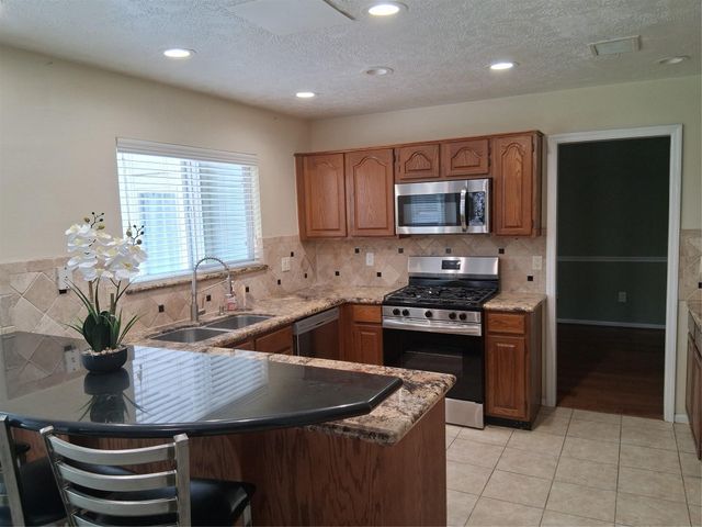 17010 Poplar Hill Street, Houston, TX 77095