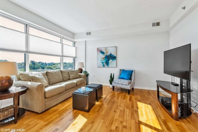 77 S Evergreen Avenue 507, Arlington Heights, IL 60005