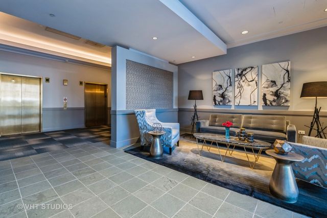 77 S Evergreen Avenue 507, Arlington Heights, IL 60005