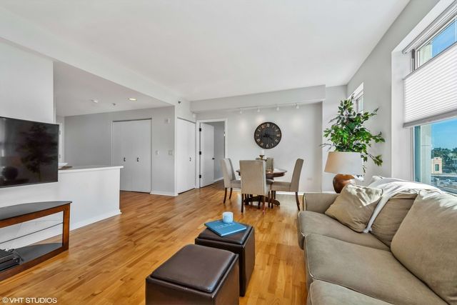 77 S Evergreen Avenue 507, Arlington Heights, IL 60005