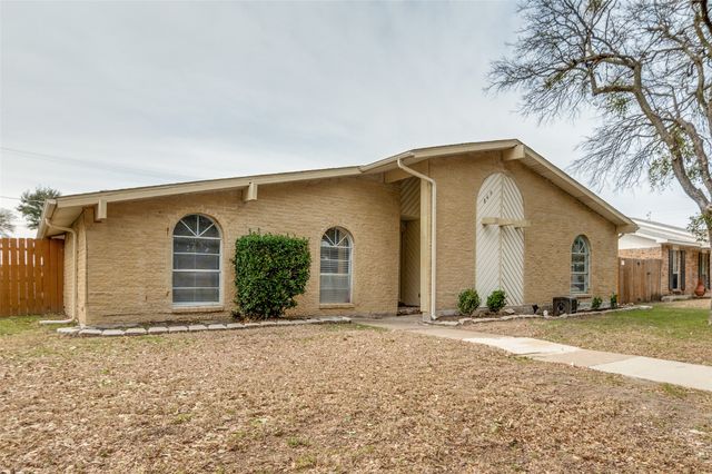 849 Timberdale Street, Grand Prairie, TX 75052
