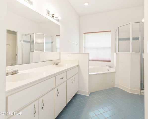 3 E Point Court, Palm Coast, FL 32164