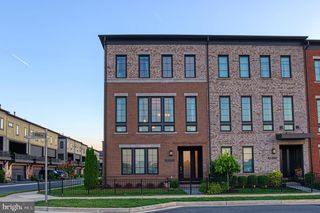 44621 UPTOWN ROW DR, Ashburn, VA 20147
