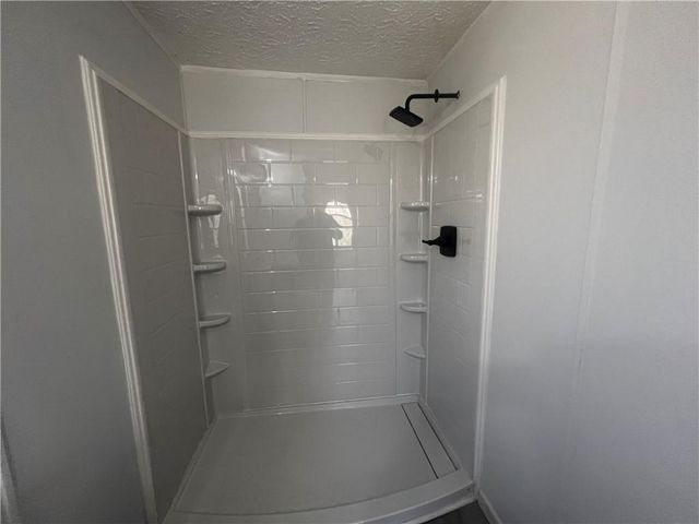 886 Walnut Dr, Monroe, GA 30655