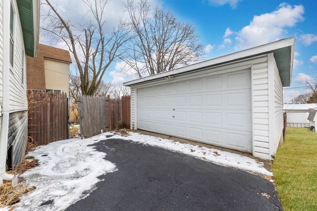 900 Croghan Avenue, Joliet, IL 60436