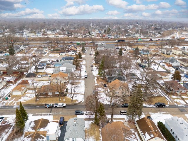 900 Croghan Avenue, Joliet, IL 60436